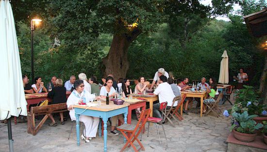 Speisen unter freiem Himmel im Restaurant Dondoli bei Greve und Panzano im Chianti